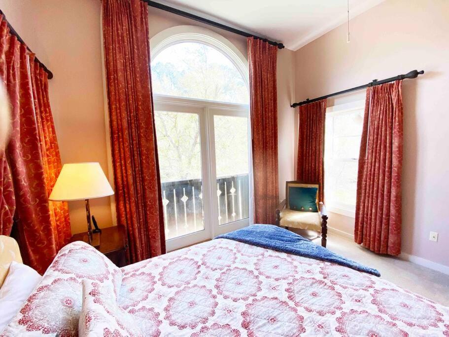 Luxury In Golfer's Paradise Apartment *