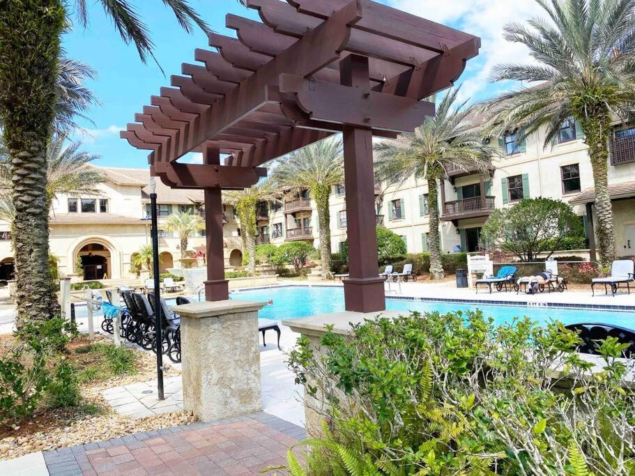 Luxury In Golfer's Paradise *